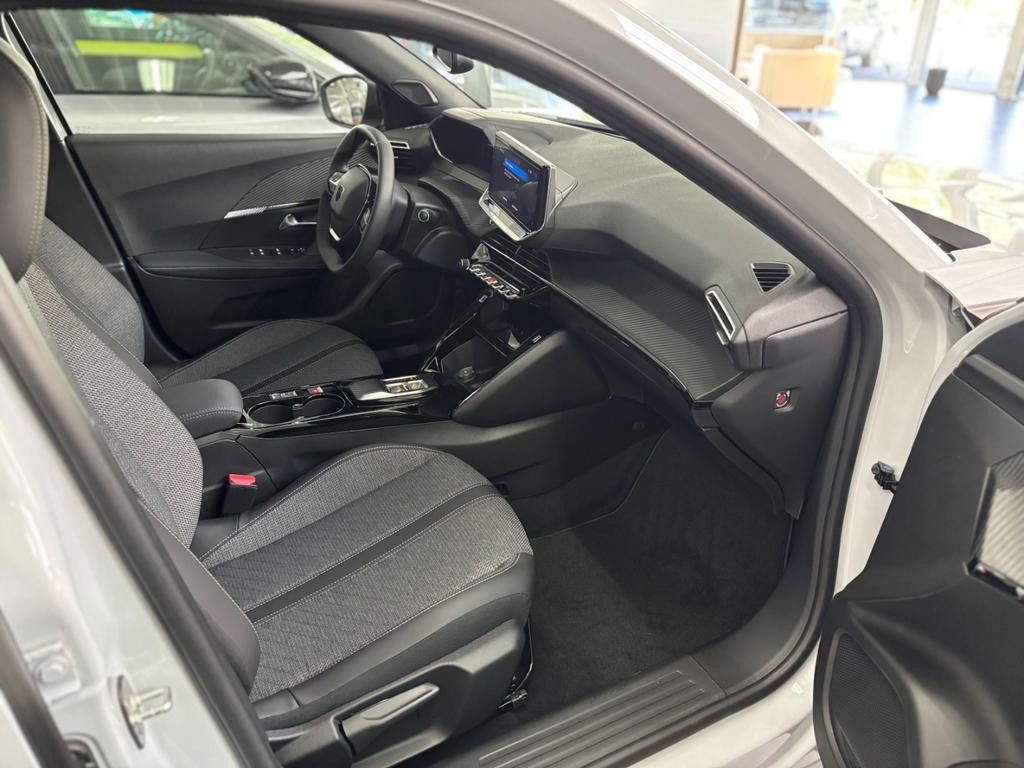 Peugeot e-2008