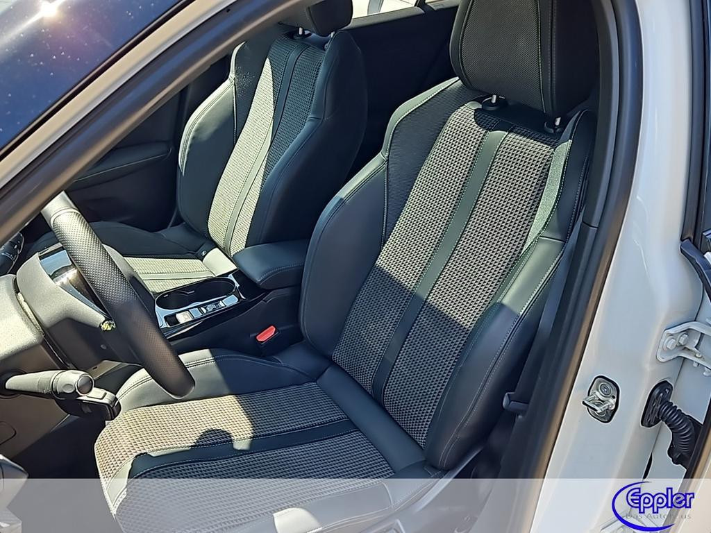 Peugeot e-2008