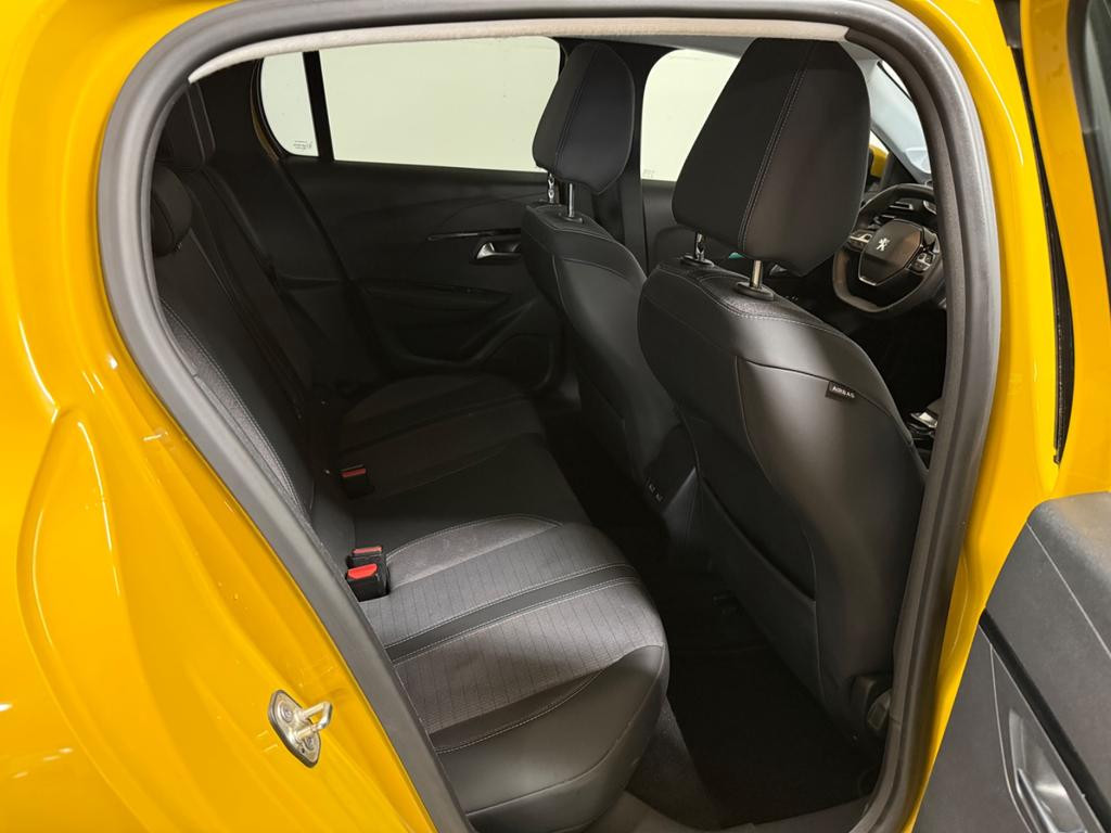 Peugeot e-208