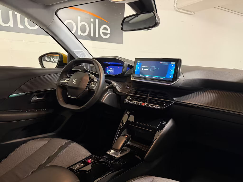Peugeot e-208