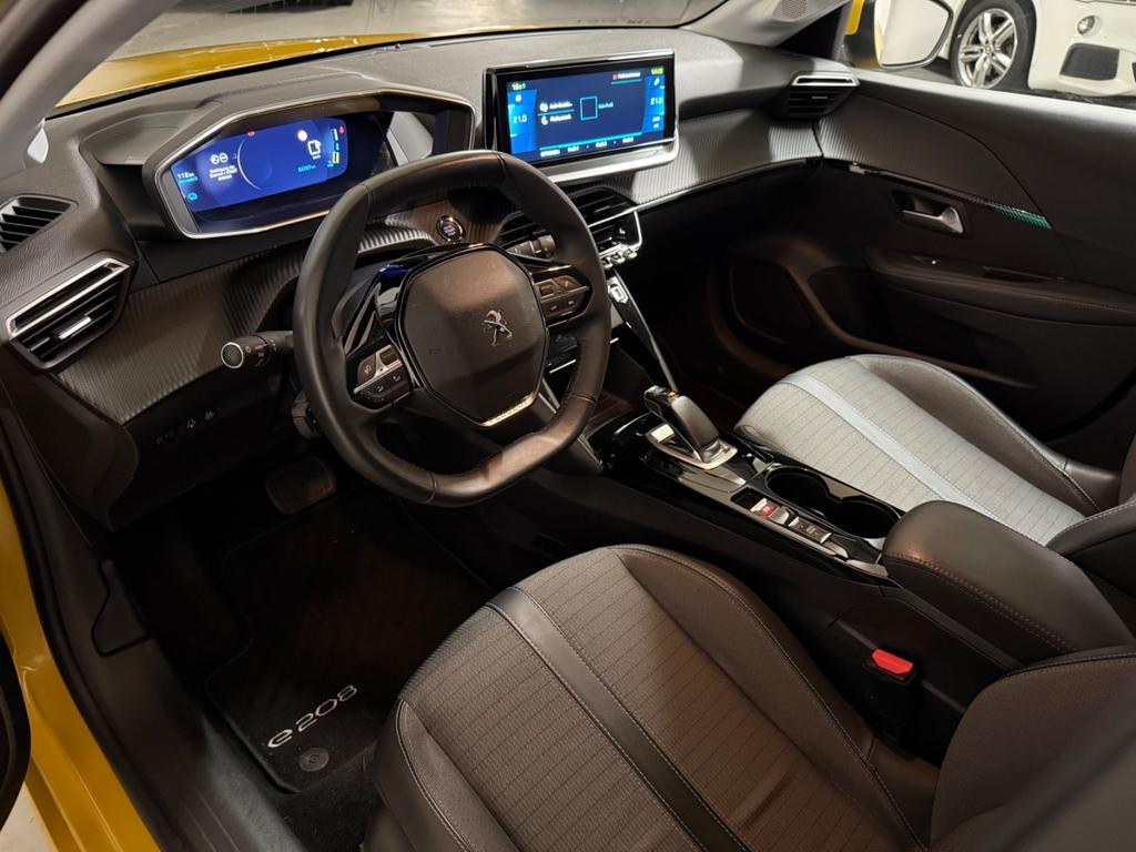 Peugeot e-208