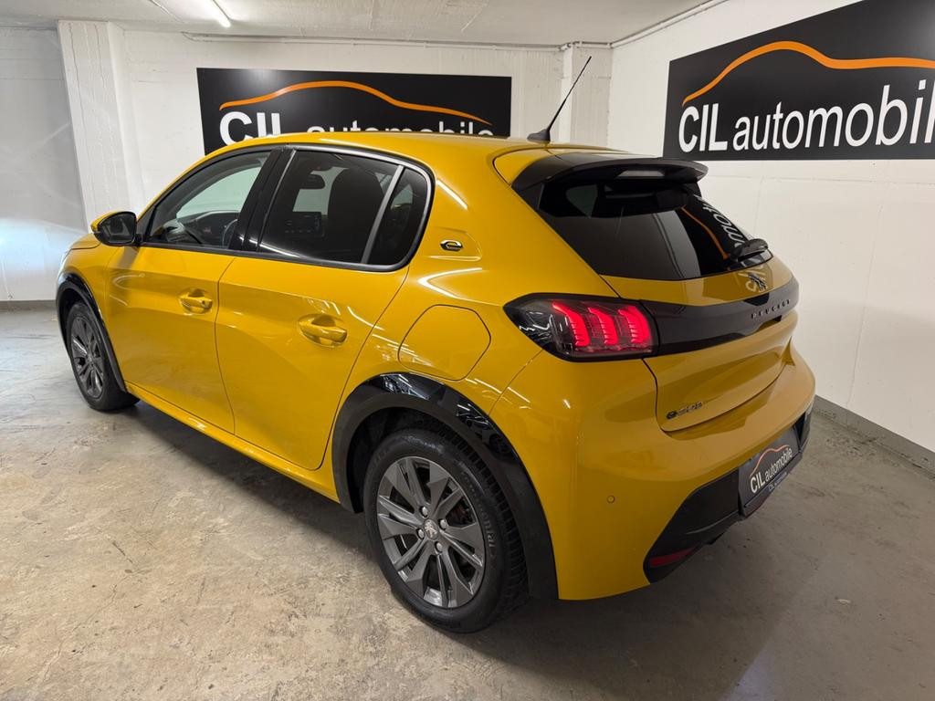 Peugeot e-208