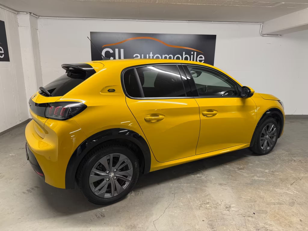 Peugeot e-208