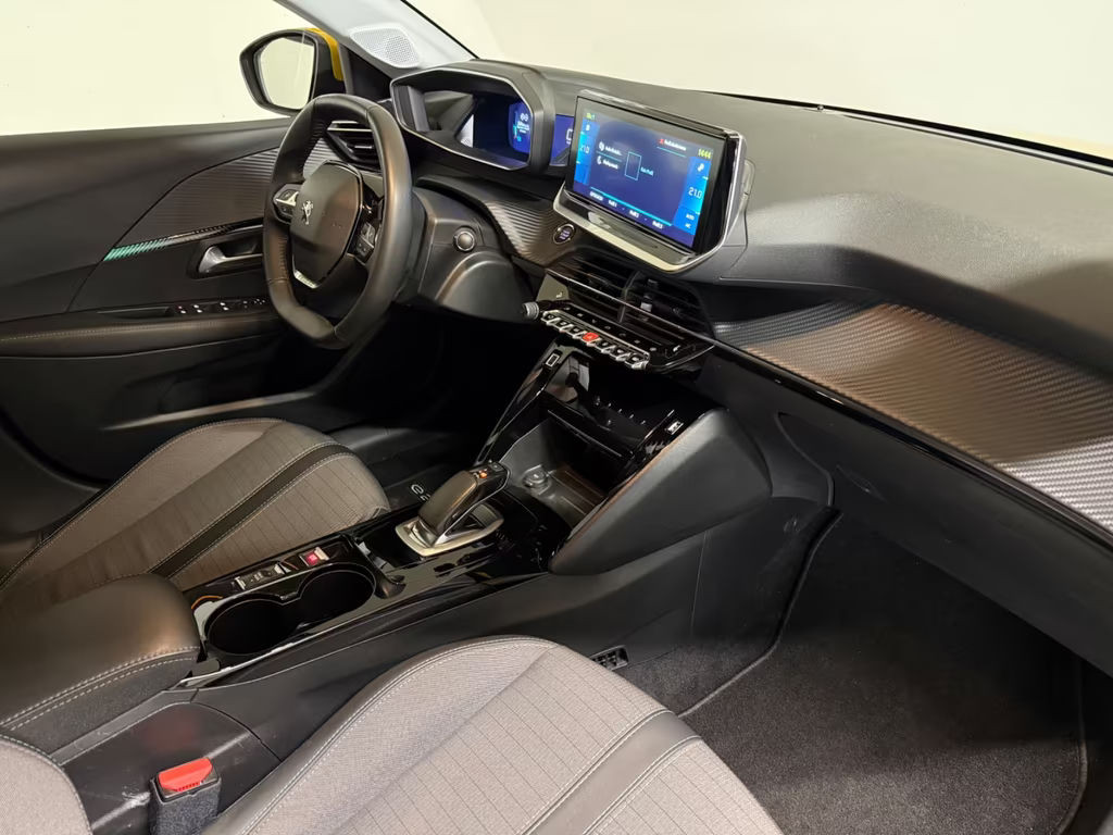 Peugeot e-208