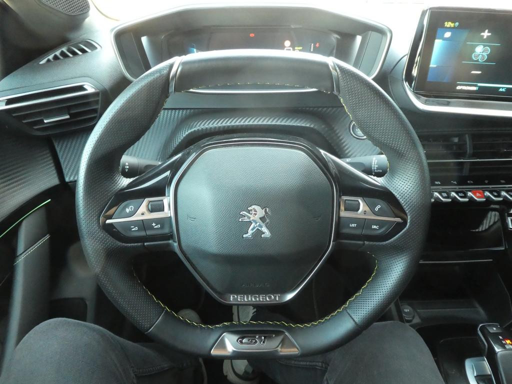 Peugeot e-208