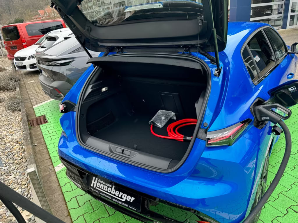 Peugeot e-308