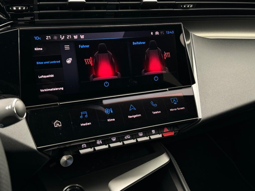 Peugeot e-308
