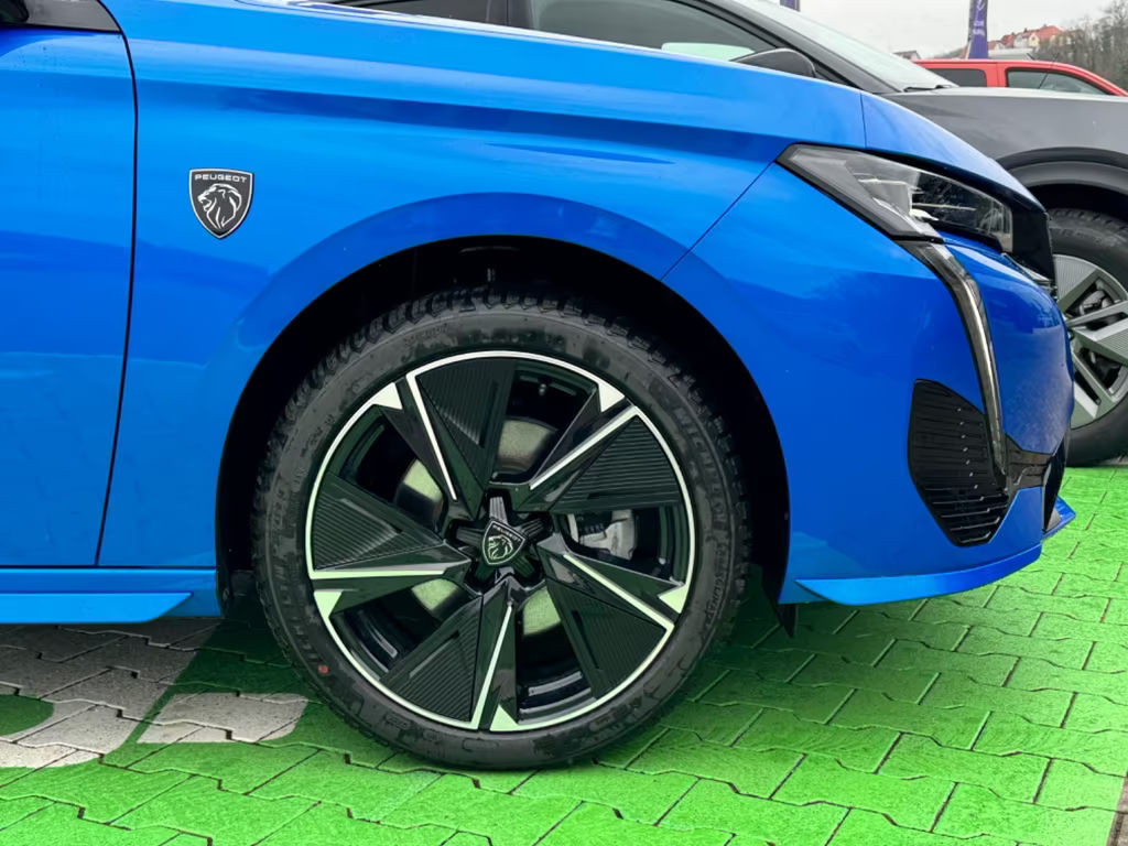 Peugeot e-308