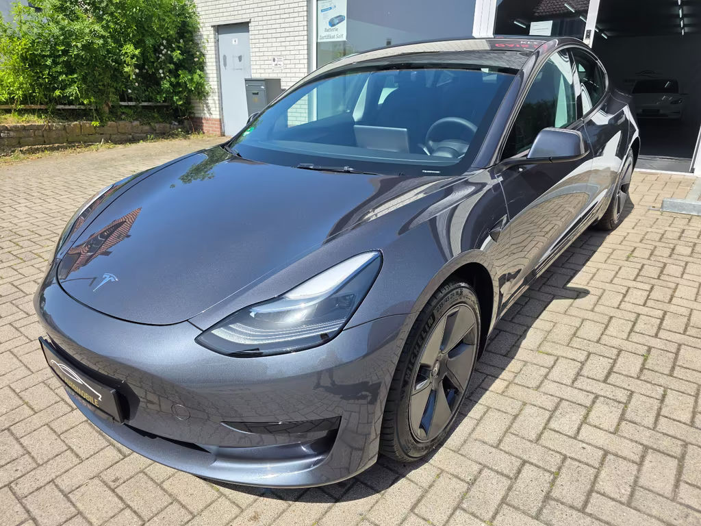 Tesla Model 3 RWD
