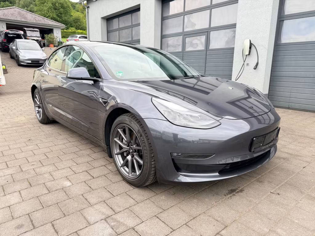 Tesla Model 3 Long Range