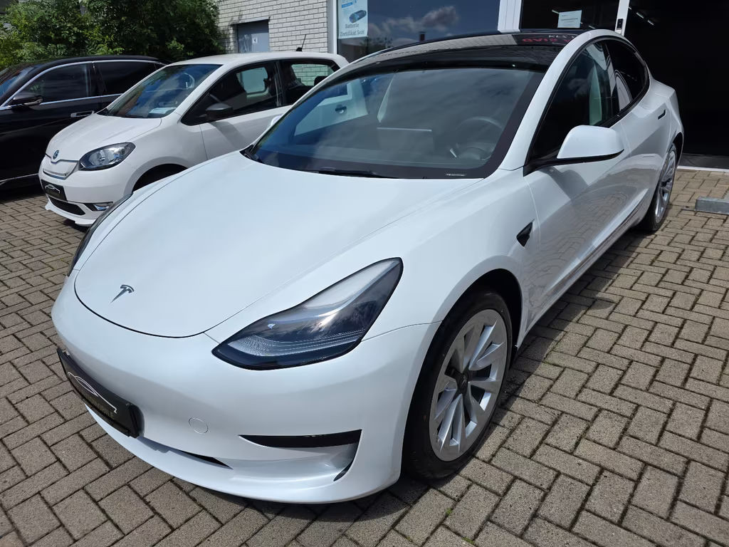 Tesla Model 3 RWD