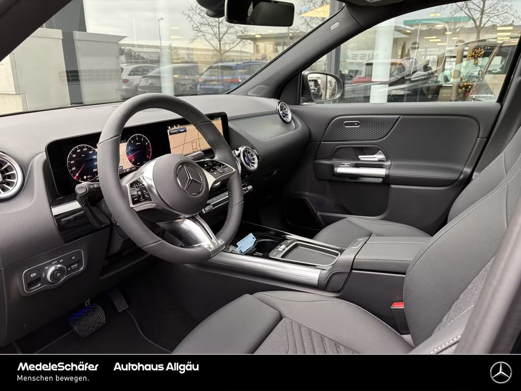 Mercedes-Benz GLA-Klasse GLA 200 Night Distr AHK PanoSD KeylGO Sound 360