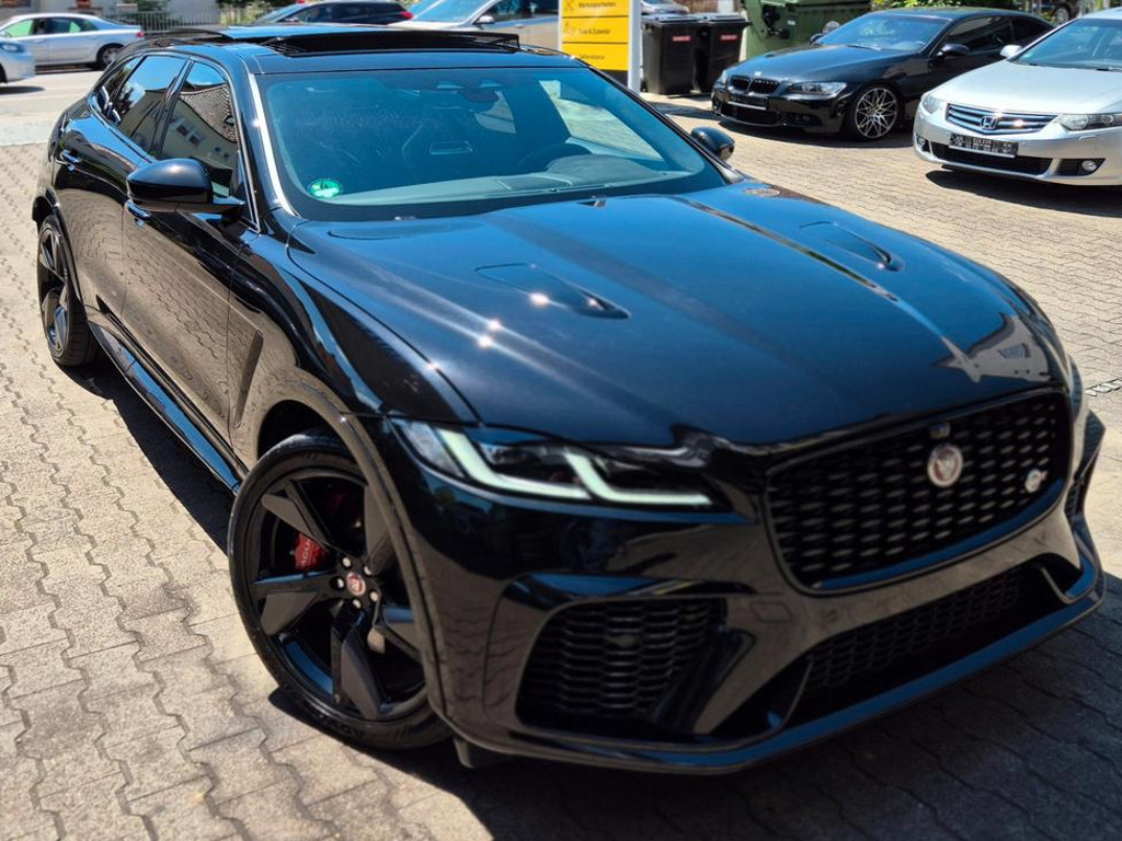 Jaguar F-Pace SVR