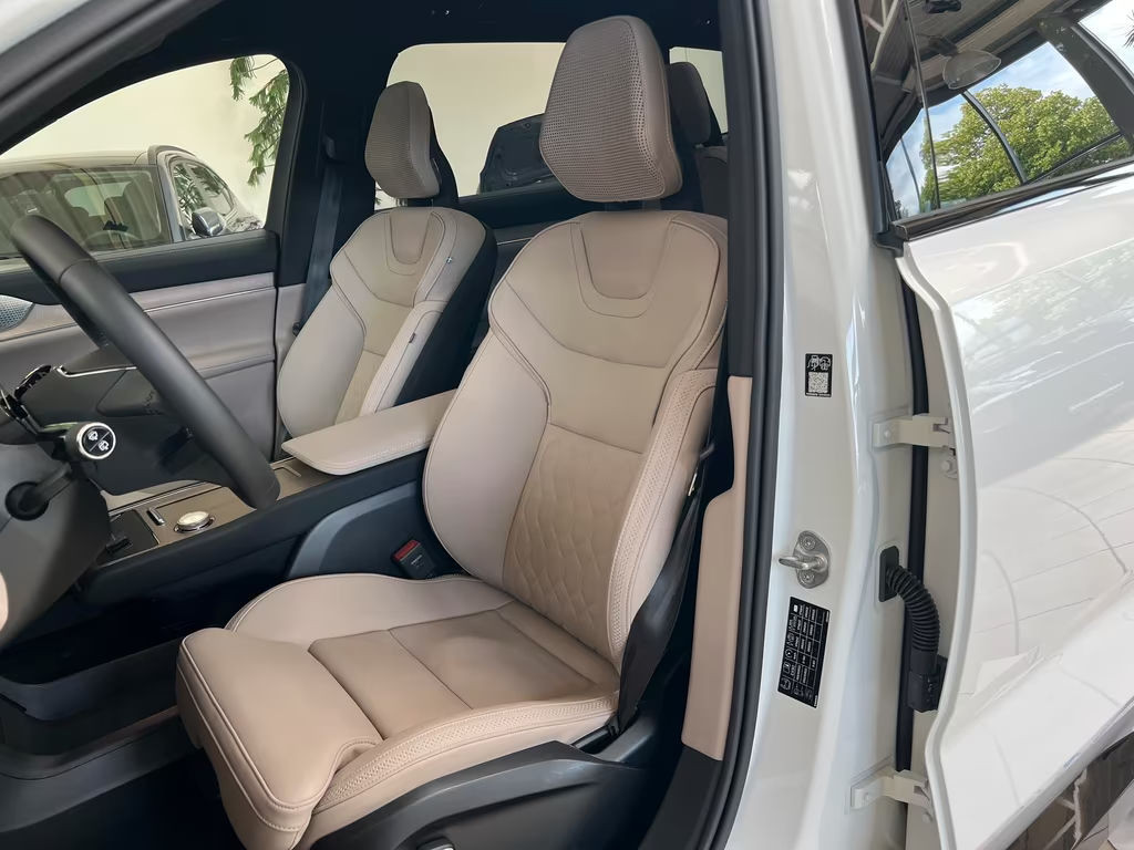 Volvo EX90
