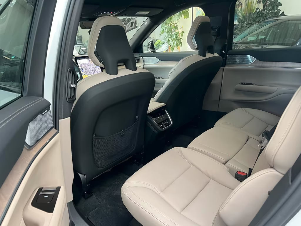 Volvo EX90