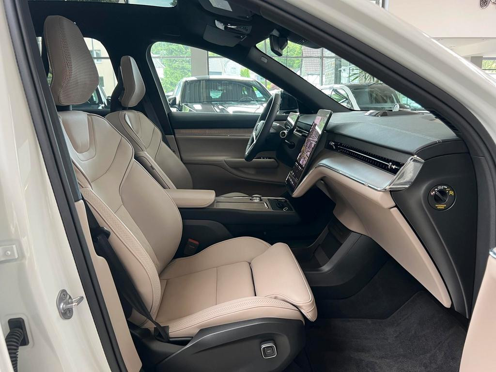 Volvo EX90