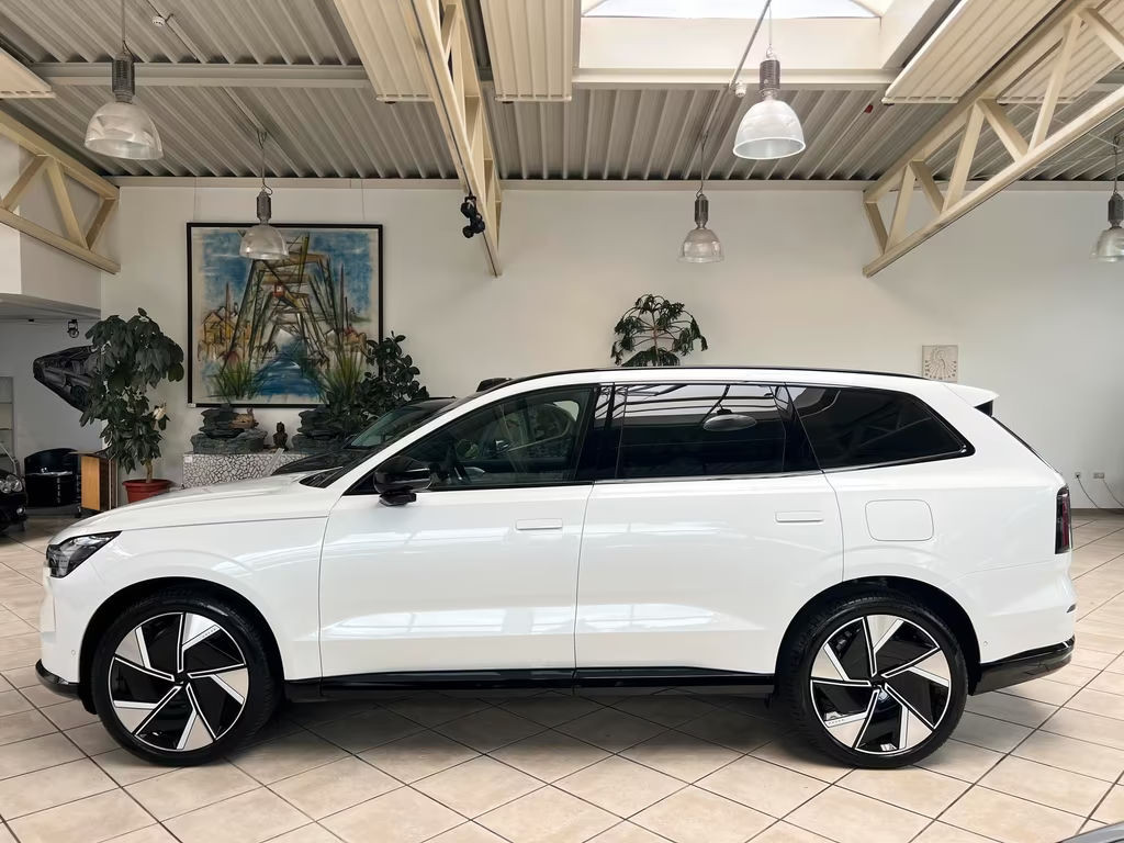 Volvo EX90