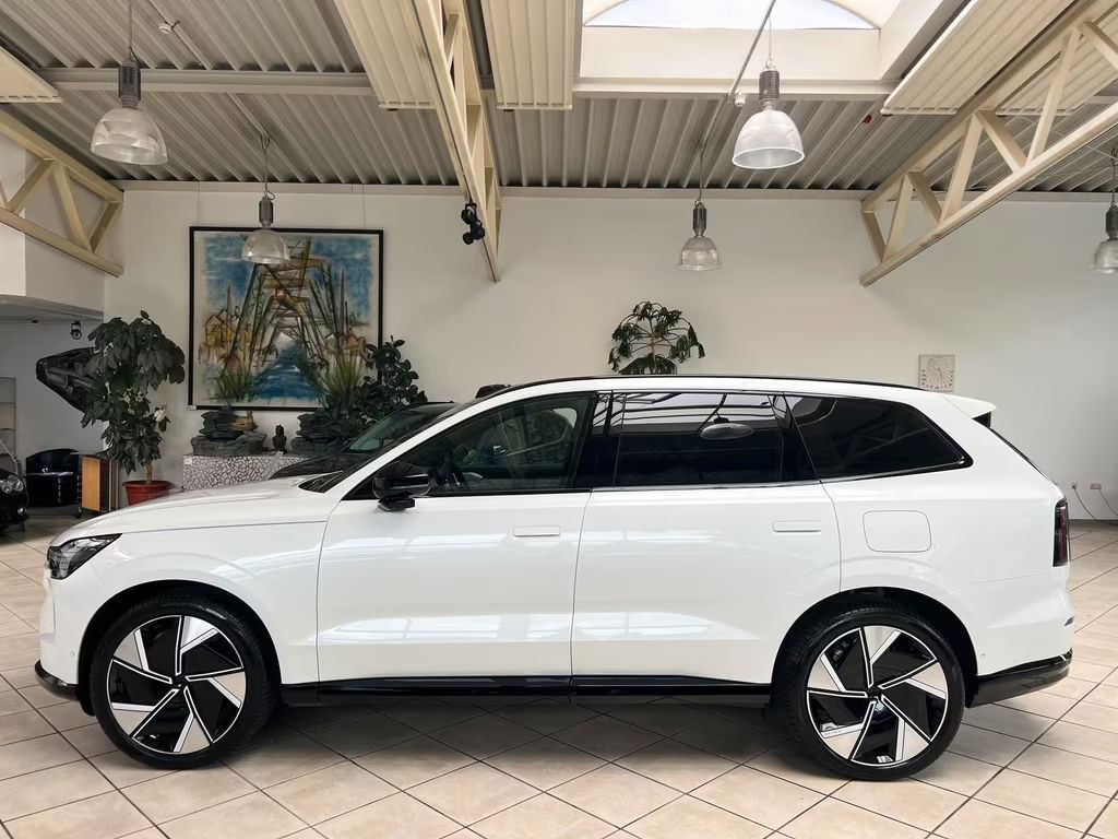 Volvo EX90