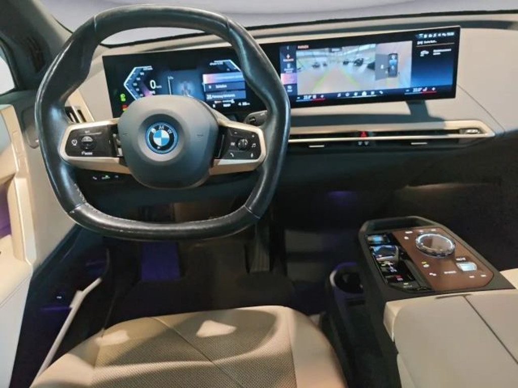 BMW iX