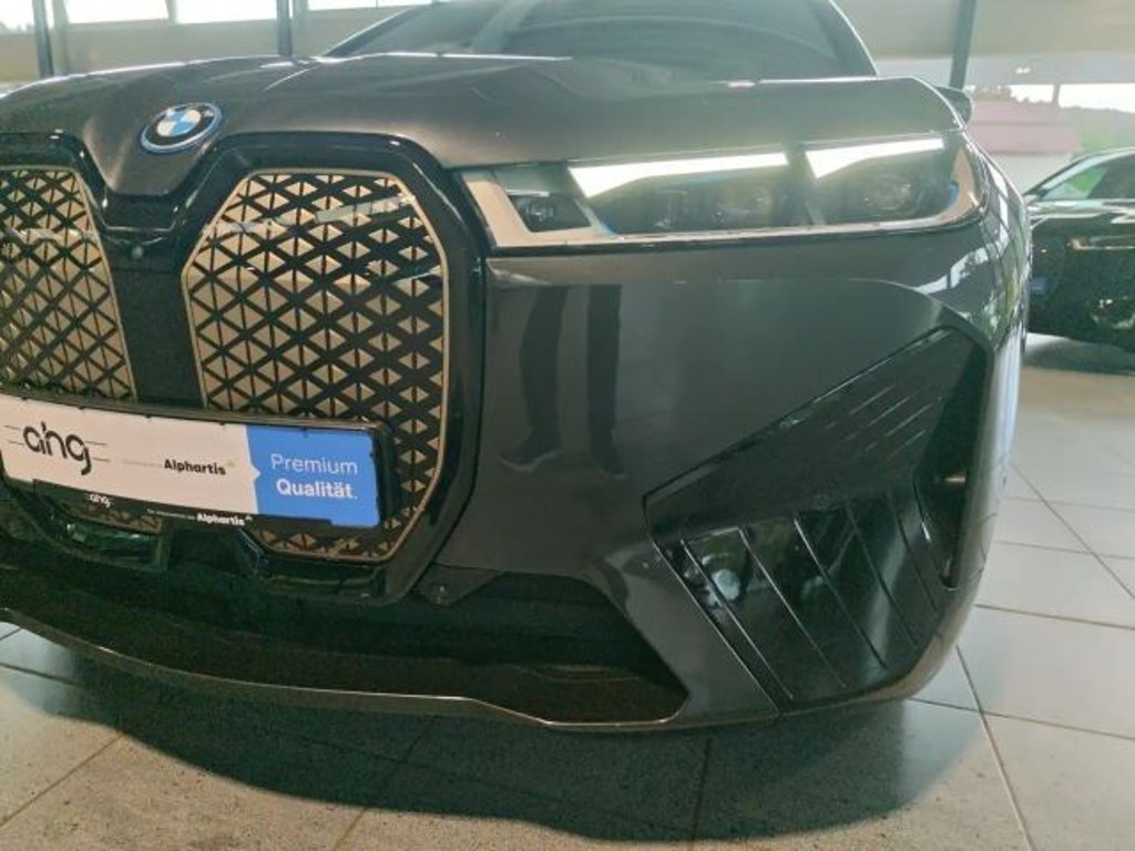 BMW iX