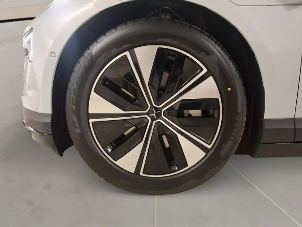 Polestar 4