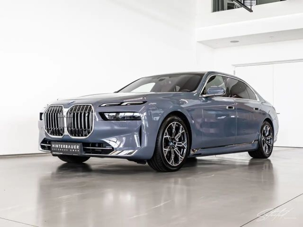 BMW i7