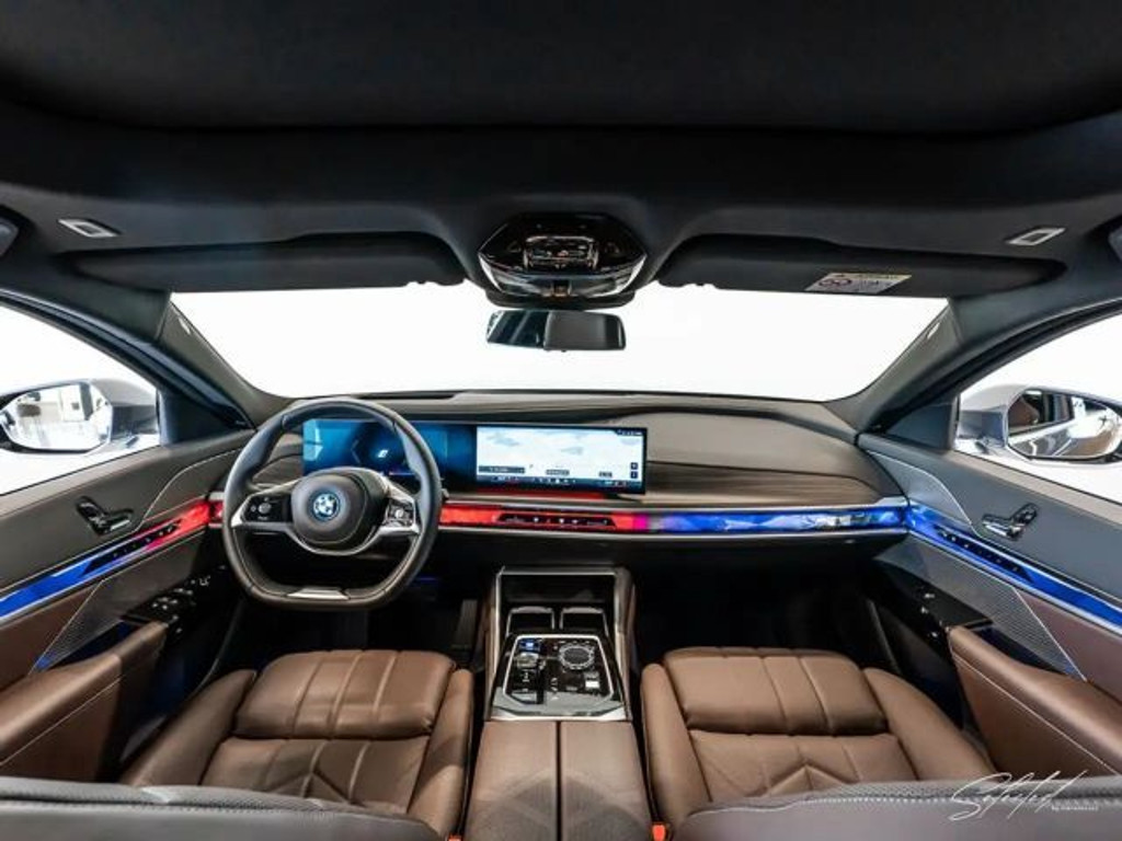 BMW i7
