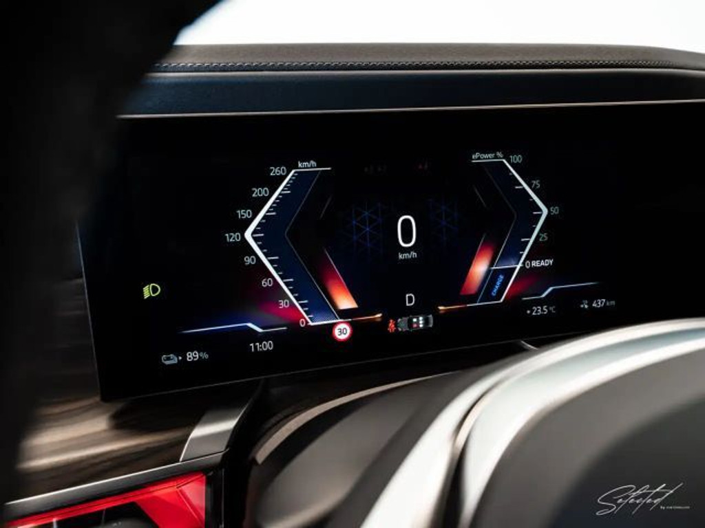 BMW i7