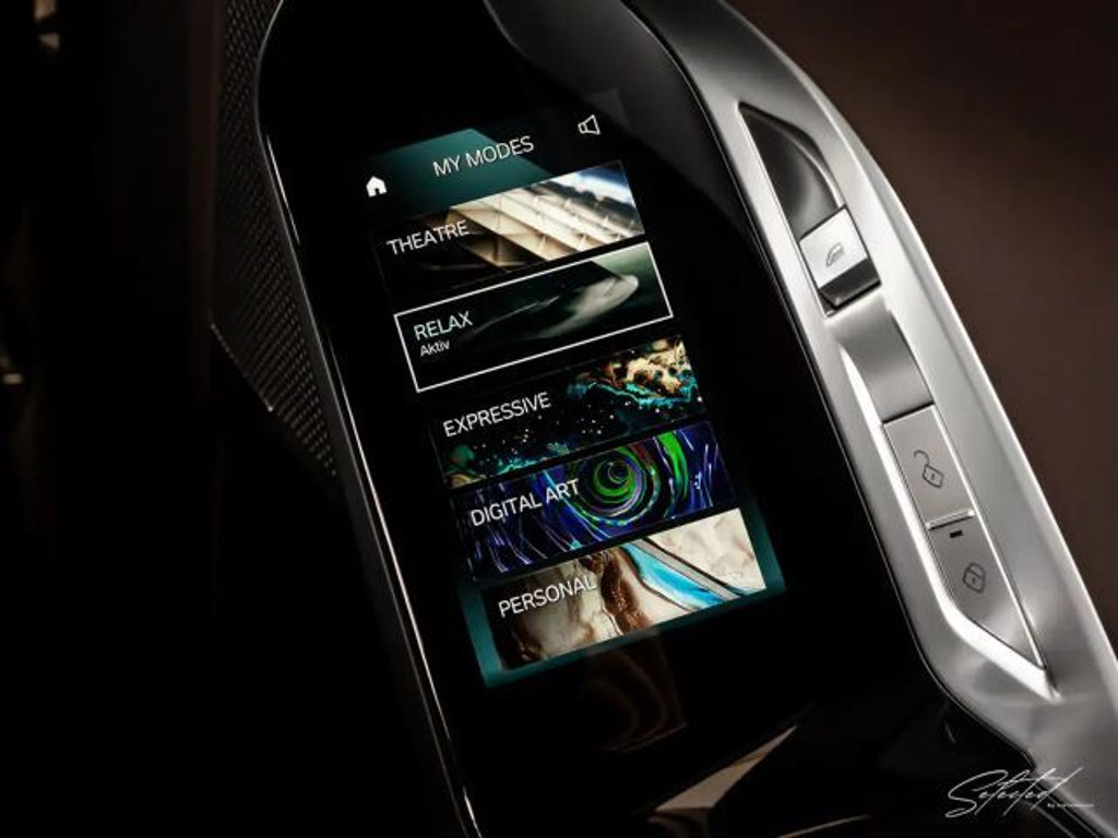 BMW i7