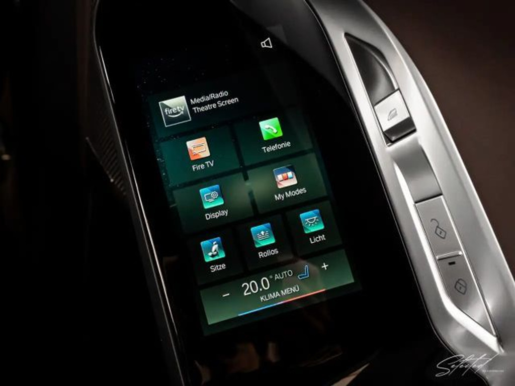 BMW i7
