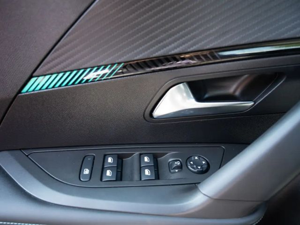 Peugeot e-2008