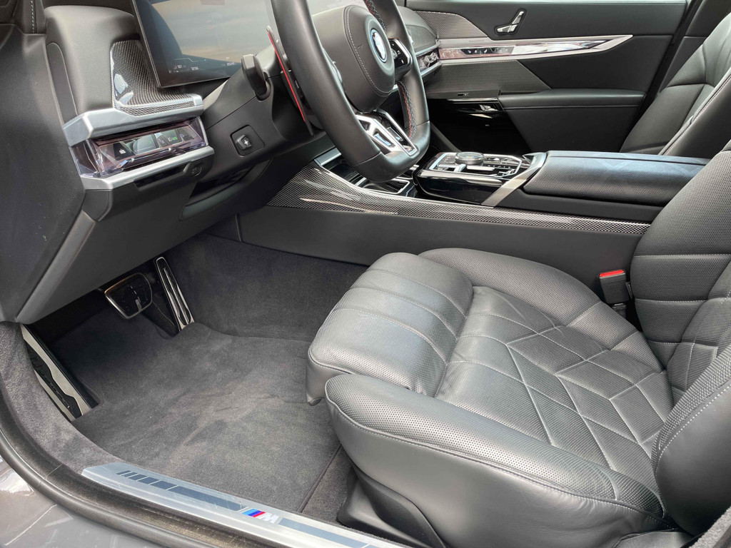 BMW M760