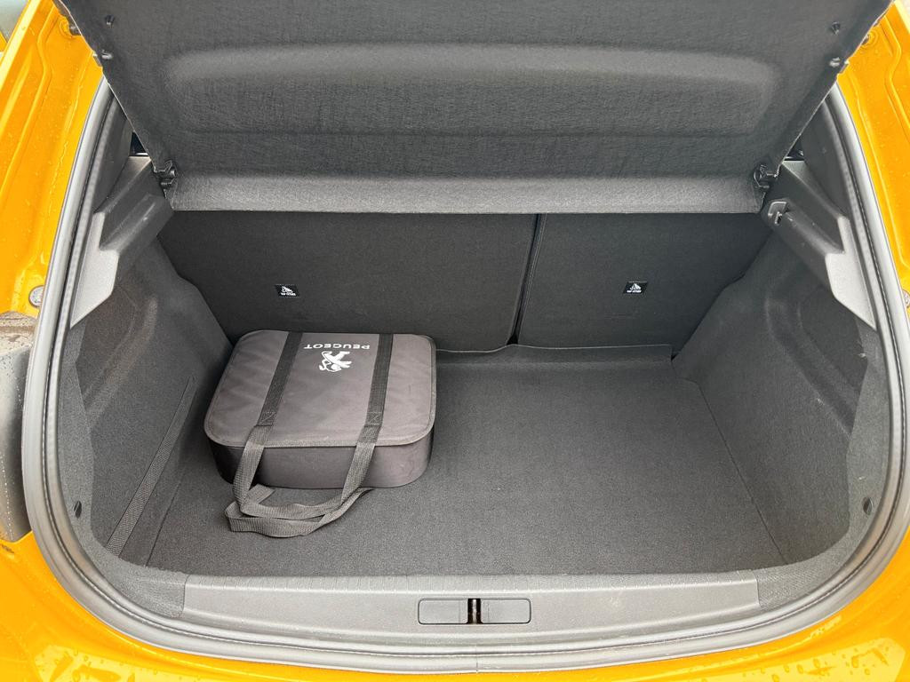 Peugeot e-208