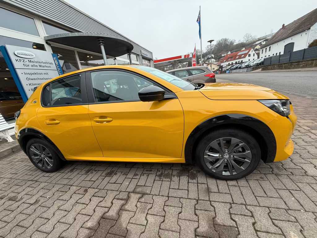Peugeot e-208