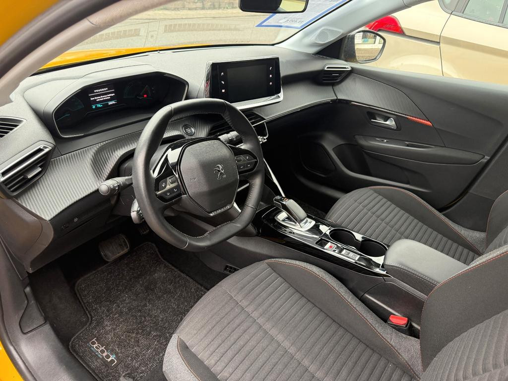 Peugeot e-208