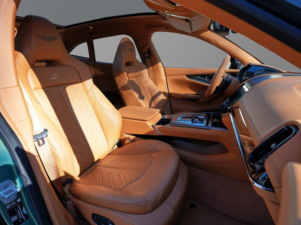 Aston Martin DBX