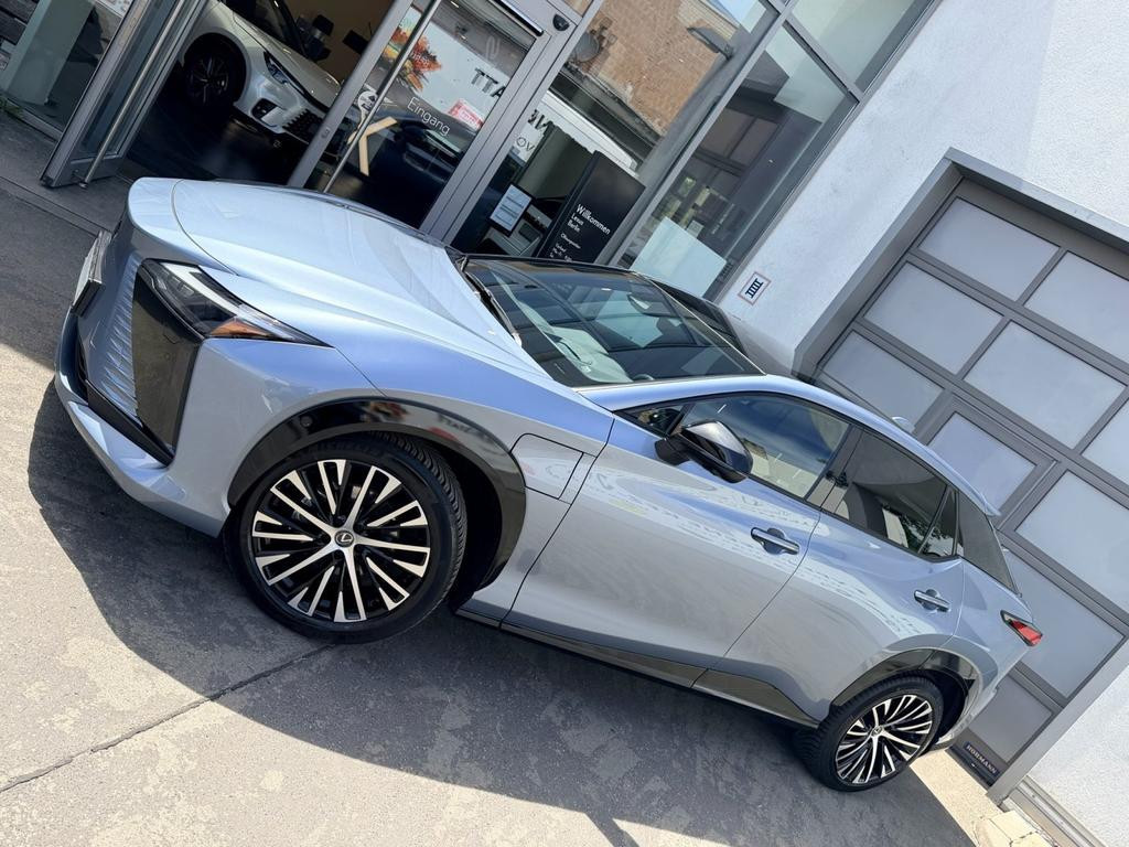 Lexus RZ
