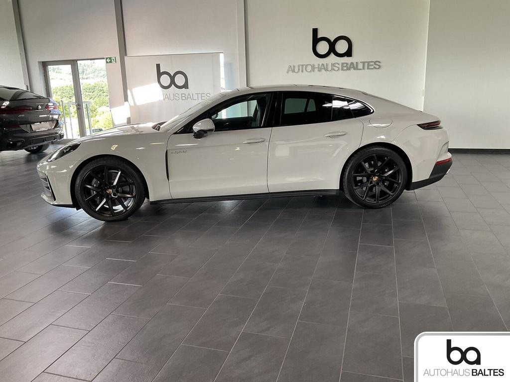 Porsche Panamera 4