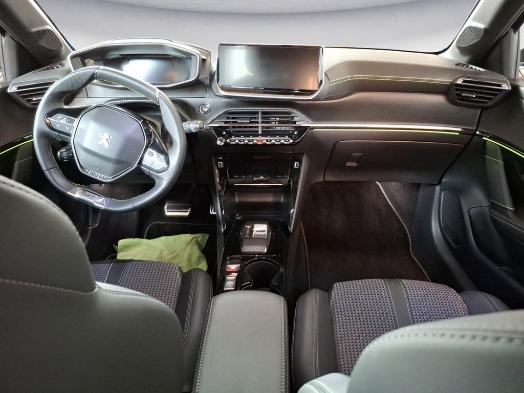 Peugeot e-208