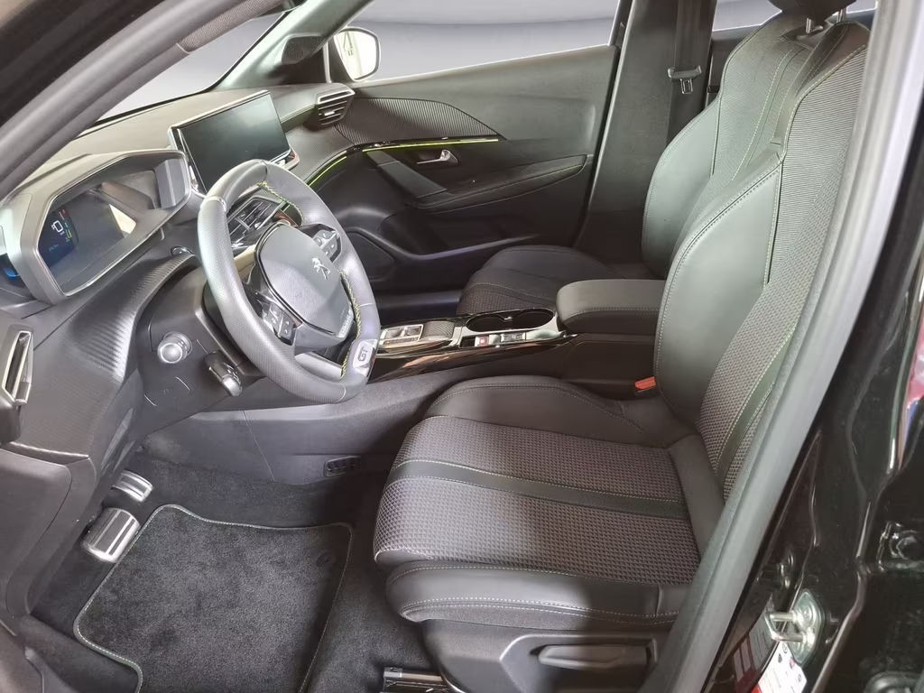 Peugeot e-208