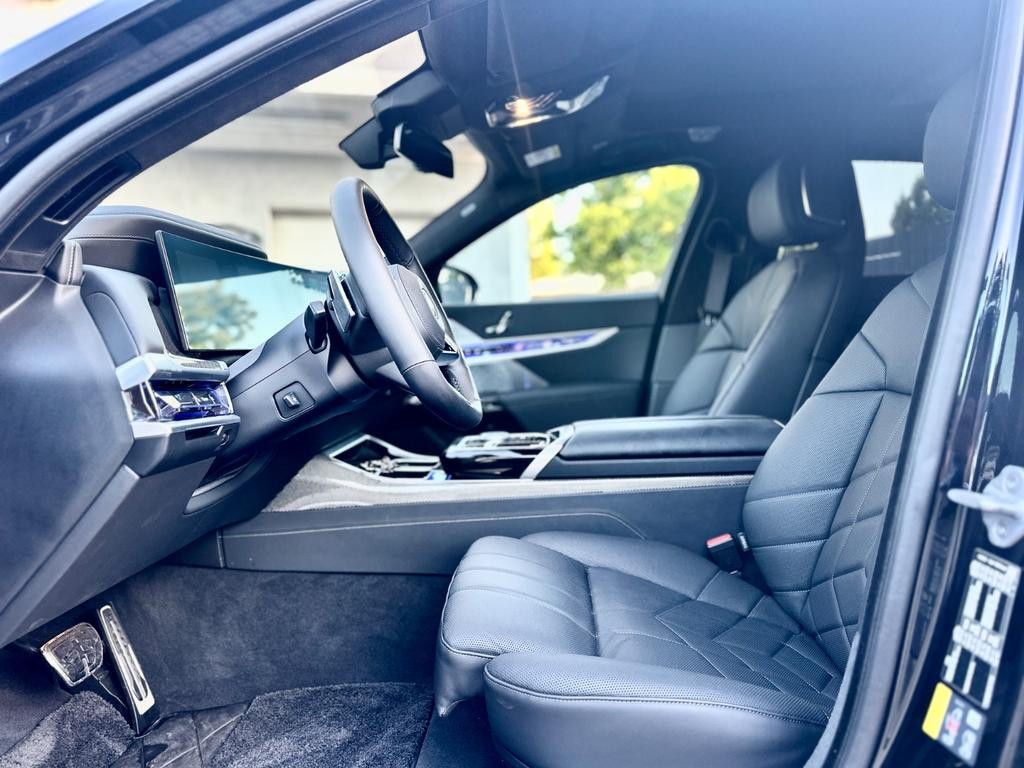 BMW i7