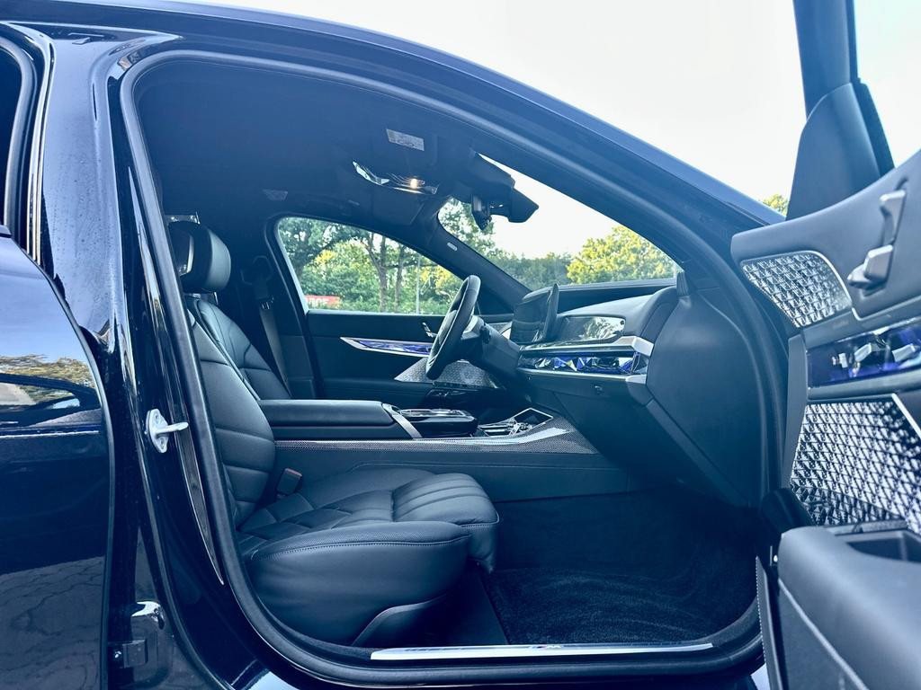 BMW i7