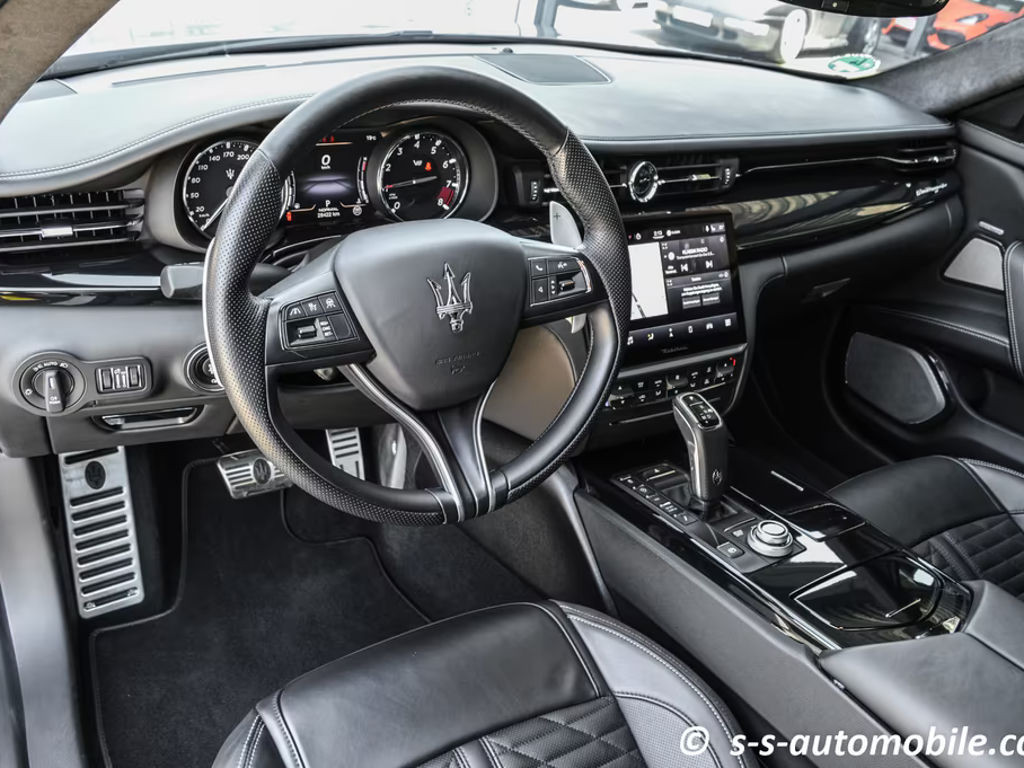 Maserati Quattroporte