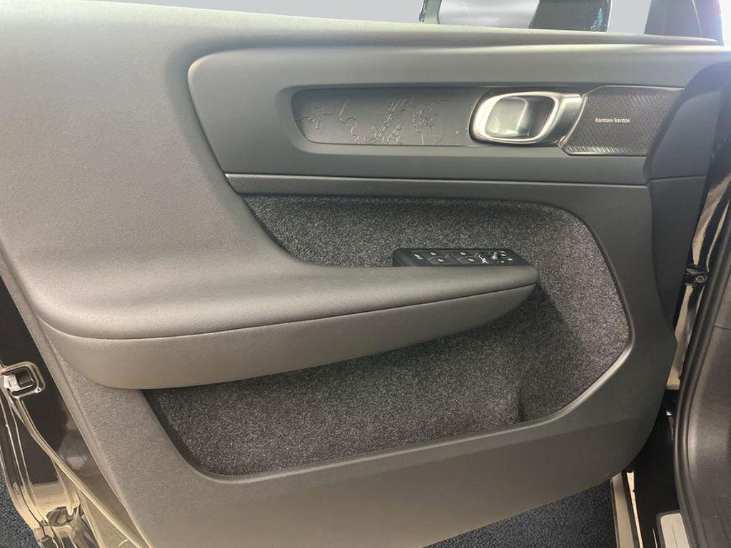 Volvo EX40
