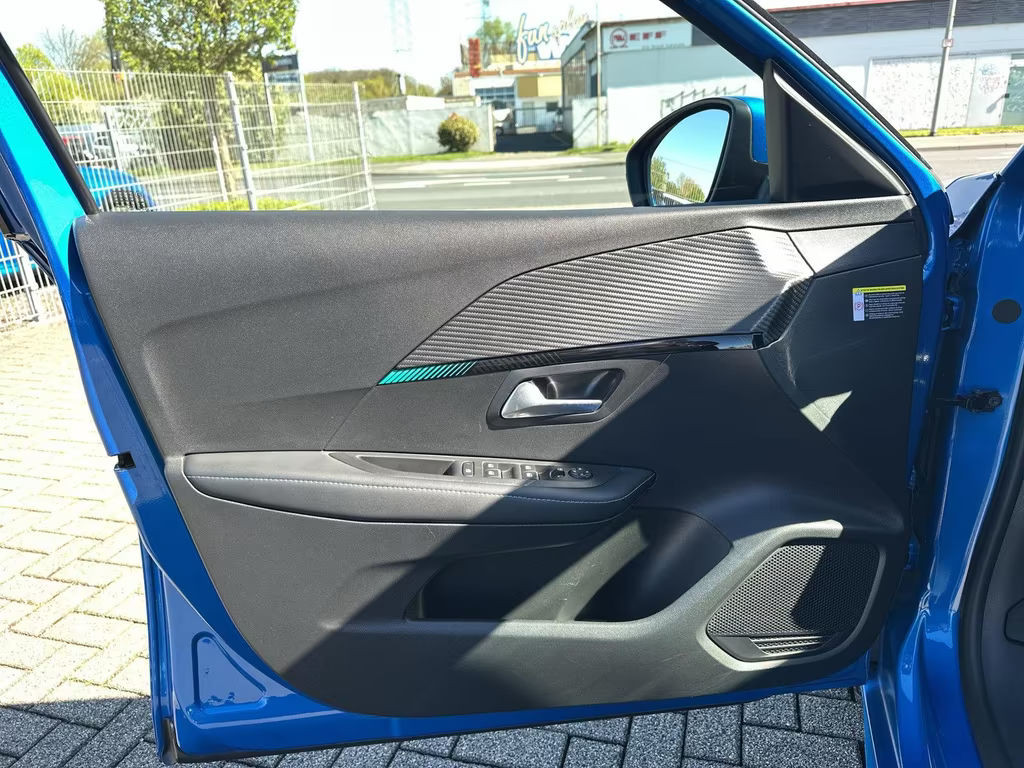 Peugeot e-208