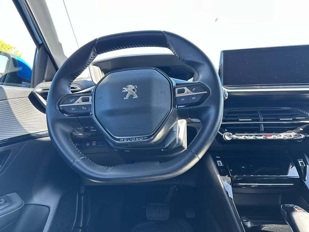 Peugeot e-208