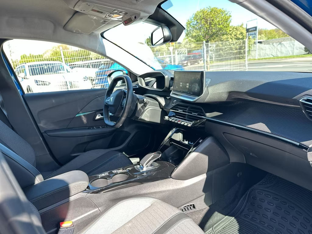 Peugeot e-208