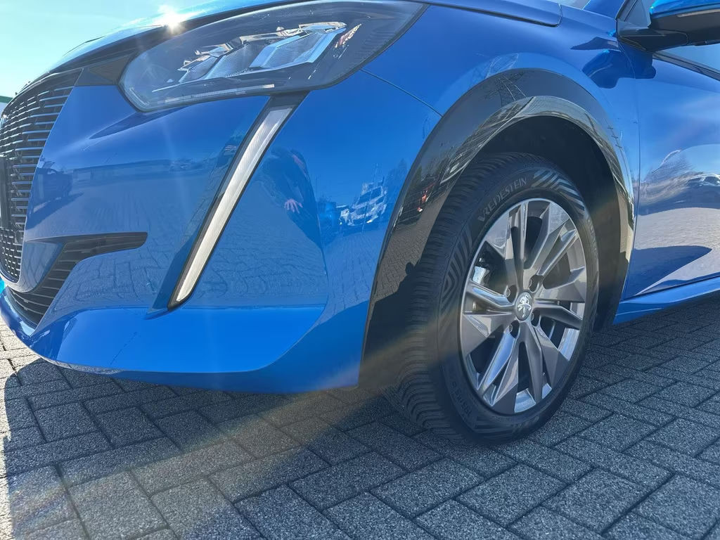 Peugeot e-208