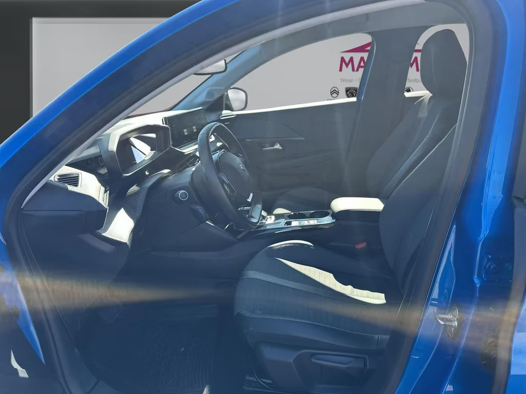 Peugeot e-208