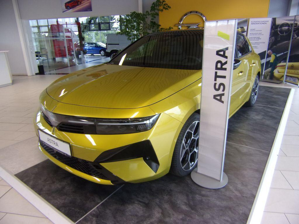 Opel Astra Ultimate Hybrid